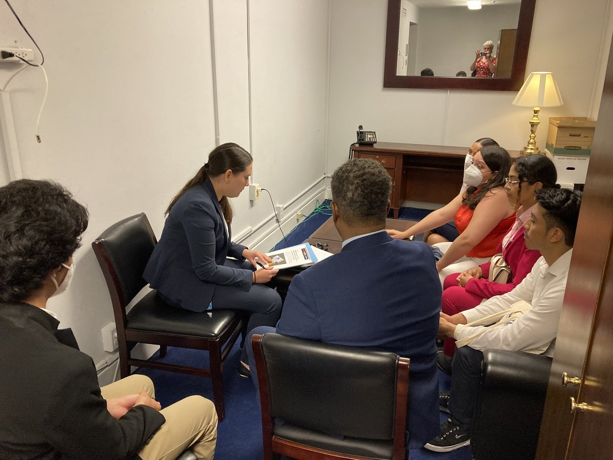 bmcc_cuny's tweet photo. BMCC President Dr. Anthony E. Munroe and BMCC students, met with a representative from Congressman Hakeem Jeffries @RepJeffries, who represents the diverse Eighth Congressional District of New York. #WithDACA #DACA10 #StarHereGoAnywhere https://t.co/OGgINimveC