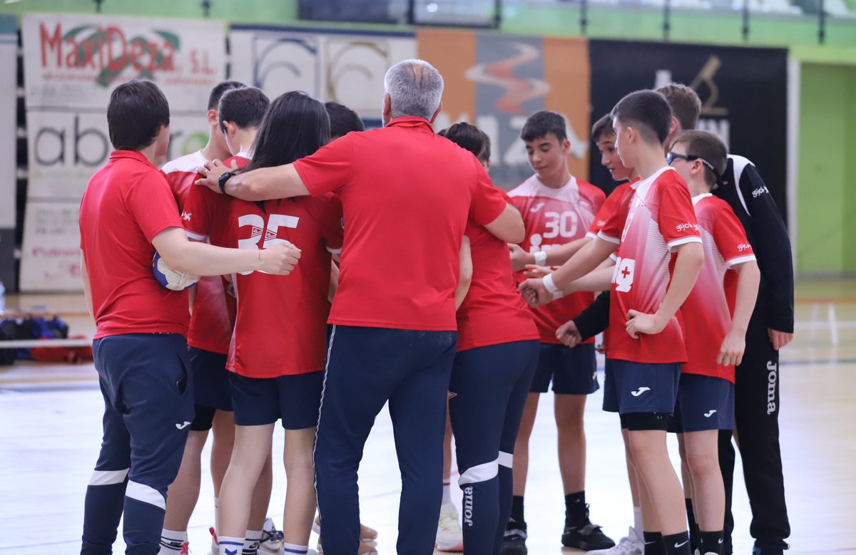 RGCC_BM's tweet photo. 💥INFANTILES 🤾🏽♂️💥
#GrupoIMQ 2️⃣2️⃣
@balonmanoikasa 1️⃣8️⃣
Victoria en el 1er partido de la fase grupo del #CDEinf🤾🏽♂️ tras un duro y muy trabajado encuentro.
ENHORABUENA Y A SEGUIR GUAJES 💪🏽
#GrupoIMQ
#RGCC
#SeguimosTrabajando
#SeguimosDisfrutando
#CanteraBmRGCC
#OrgulloGrupista💪🏽 https://t.co/VPpvdAaFYv