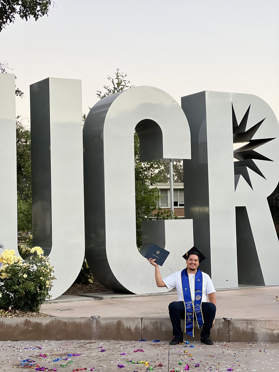 ren_lopez5280's tweet photo. That’s a wrap!! 🎉🎓🍾 https://t.co/uAIJOczhaa