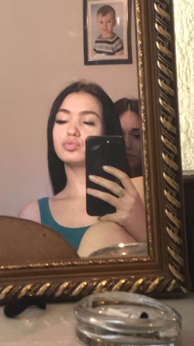aaaaania0945573's tweet photo. feeling cute https://t.co/Skgq2FJrbu