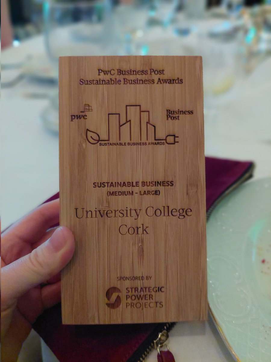 Holy moly we only just went and won!!!
<a href="/johbees/">John O'Halloran</a> <a href="/CormacMcSweeney/">Cormac MCSweeney</a> <a href="/GreenCampusUCC/">UCC Green Campus</a> <a href="/uccenergy/">Gone from platform</a> @