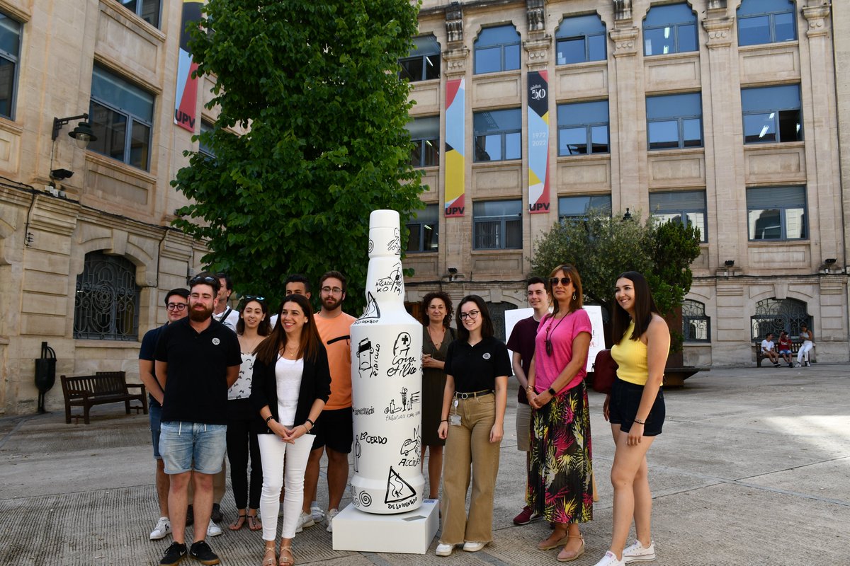 🍸 Campaña ‘Consumo responsable del alcohol’

La campaña pretende hacer reflexionar a los estudiantes en torno a los efectos del consumo desmedido y sin control de las bebidas alcohólicas. La escultura está en Carbonell.

Fotos y video 👉 bit.ly/3b5Ujip
