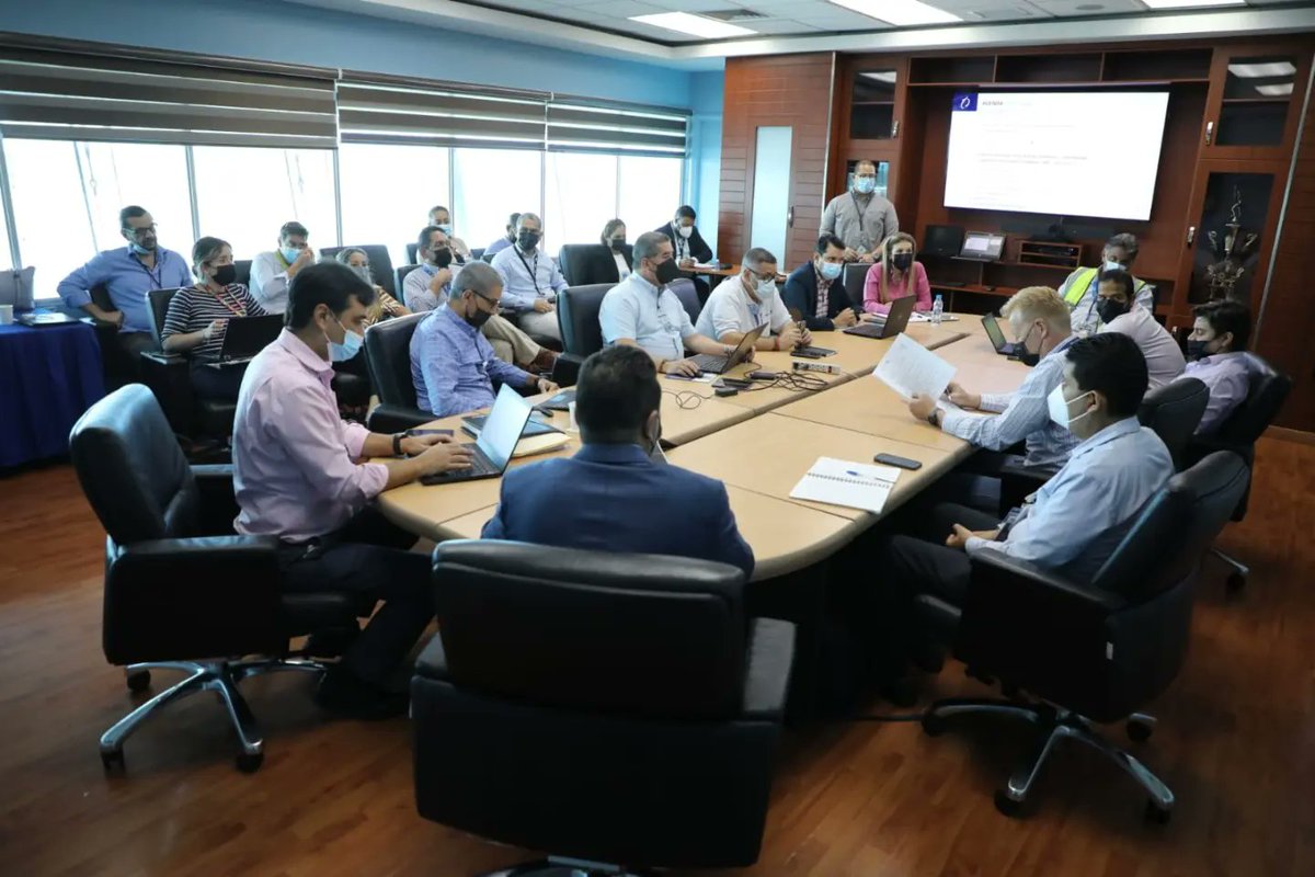 panpacificoaero's tweet photo. Hoy en reunión de coordinación con @CopaAirlines antes del procesamiento total de nuestros pasajeros en la Terminal 2.
@RaffoulArab
#LaPrimeraSonrisaEnRecibirte
#Panamá
#HubDePanamá
#TocumenTeCuida https://t.co/LehRUbLTzn