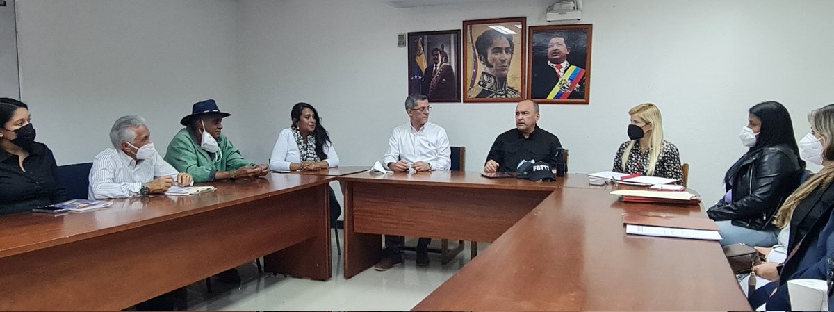 Con el Sindicato de Trabajador@s junto al presidente de <a href="/SomosMovilnet_/">Somos Movilnet</a> Anibal Briceño, llevamos a cabo la homologación del Acta Convenio de esta importante empresa de telecomunicaciones que comunica y conecta a L@s Venezolan@s. 

#CubaPorLaPaz <a href="/NicolasMaduro/">Nicolás Maduro</a>