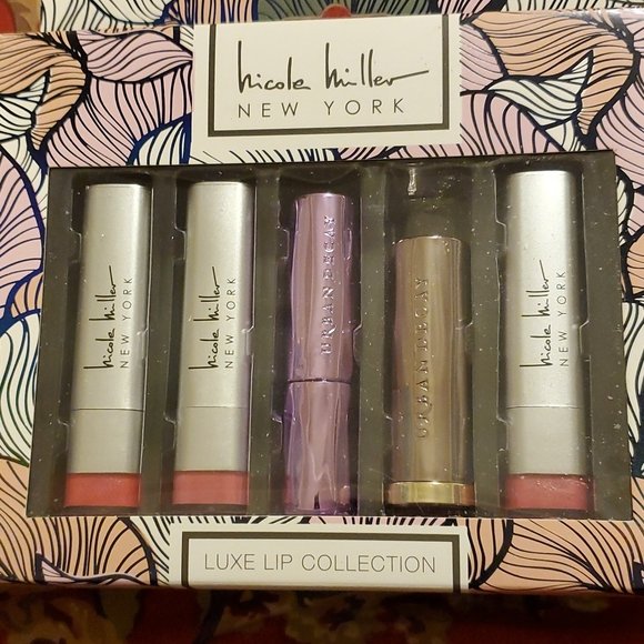 senecarocks06's tweet photo. So good I had to share! Check out all the items I'm loving on @Poshmarkapp #poshmark #fashion #style #shopmycloset #nicolemiller #sephora #illamasqua: https://t.co/e1Ze9G6HJE https://t.co/zvo1rI3ke8