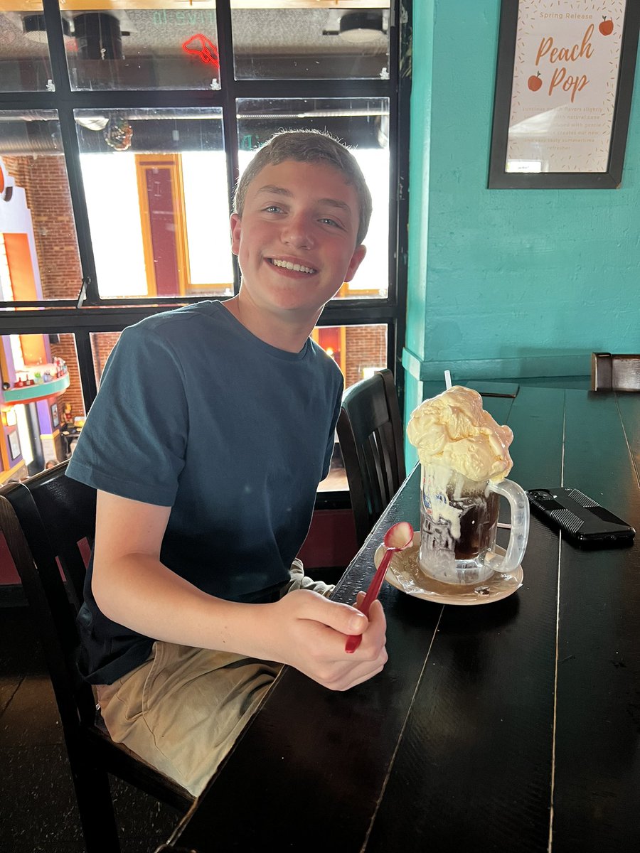 Is there anything better than root beer floats on a hot #stlouis day? Fritz’s Root Beer serves up a wide array four-scoop ice cream concoctions with a dizzying choice of flavored sodas. <a href="/explorestlouis/">Explore St. Louis</a> #icecream #familyattractions