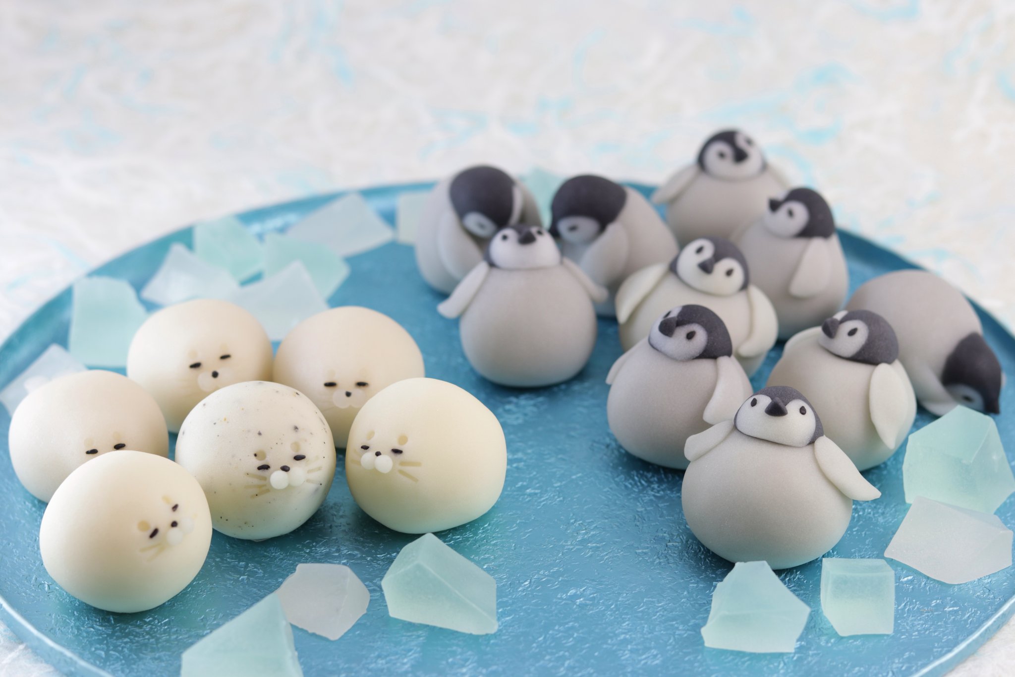 三宅 正晃 6月16日は 和菓子の日 ということで和菓子界の南極をご覧ください 氷に見立てているのは琥珀糖です T Co Ffp6rqipcy Twitter