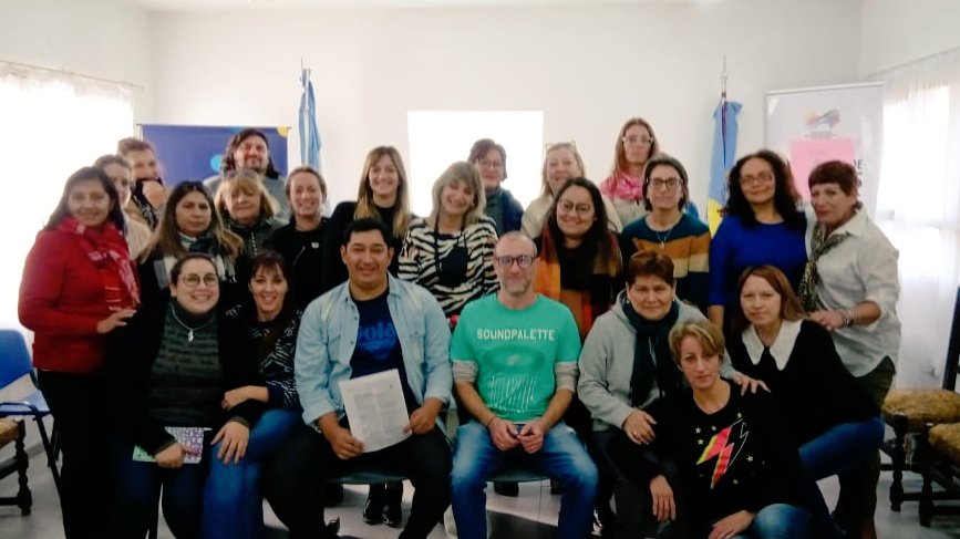 📌Es un trabajo articulado con la Dirección Gral de Registro Civiles y áreas de géneros y diversidad.
📌En esta oportunidad nos acompañaron Sandra Cardozo y Natalia Lavia integrantes del equipo del @inadi #Chubut.