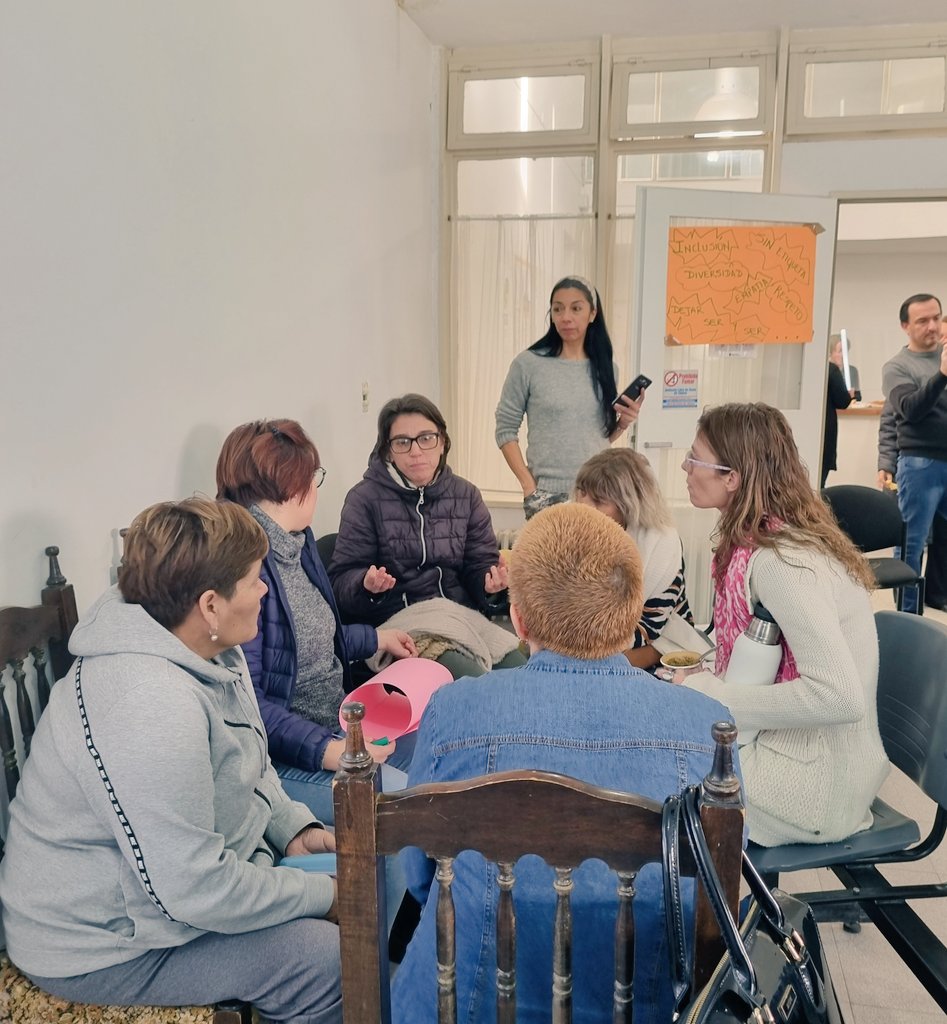 #Madryn 👉 Continuamos con el Programa "Fortalecer el Acceso a la  Ciudadanía" con una capacitación en géneros y diversidad destinada al personal de los registros civiles. 
En oportunidad los destinatarios fueron los equipos del Registro Centro, Norte y Hospital.
@Mingobyjustch