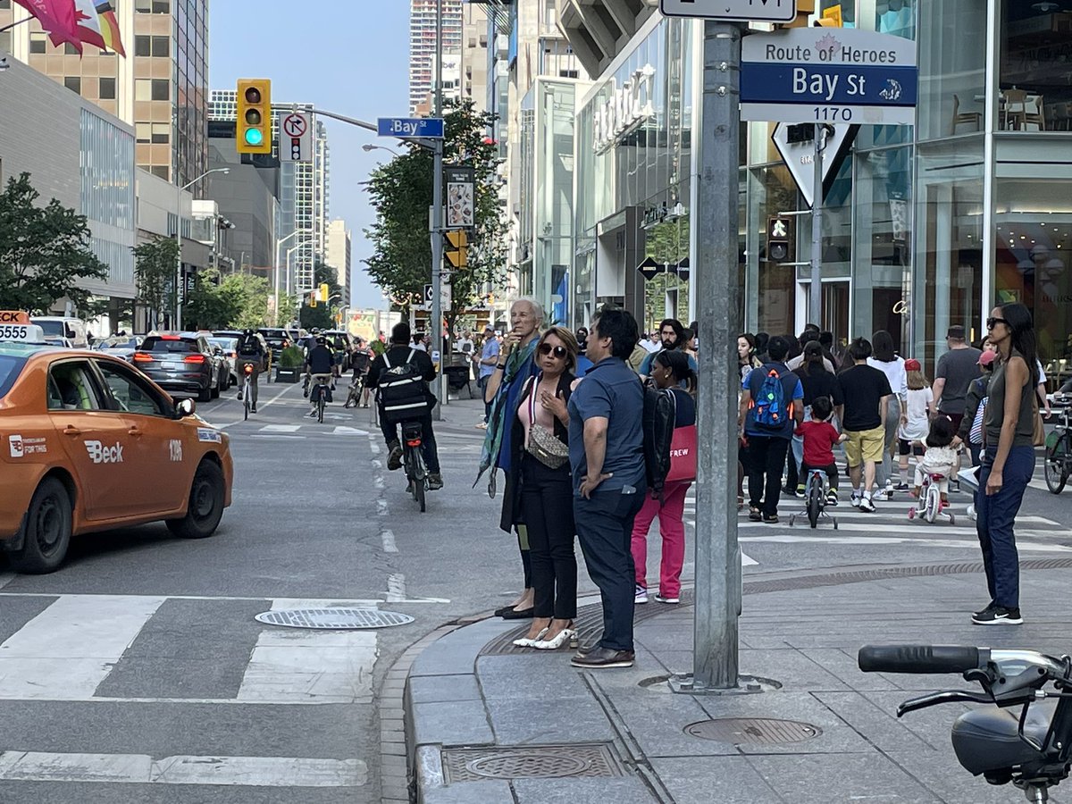 carmen_bikes's tweet image. People walking and biking everywhere. Yet councillors are worried about inconveniencing drivers. Time to prioritize people. Save #ActiveTO @JohnTory