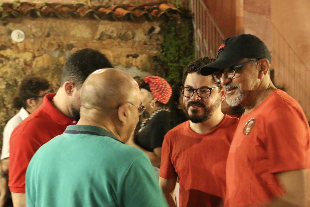 reneamorim's tweet photo. Segunda-feira, 13 de junho, Tebas Bar e Café, Centro Histórico de São Luís… um dia vermelho!
Foi só o primeiro. A partir de agora, #Todo13, é #NaLutaQueAGenteSeEncontra! ⭐️🚩
#JuntosPeloBrasil https://t.co/T2rNql5Cmi