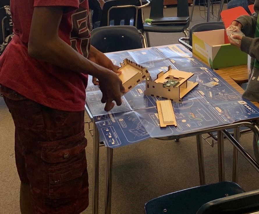 Day 3 of Summer Camp. Our teachers are facilitating, students are collaborating and creating. This is awesome stuff! #TeamBCSD #BeMighty @BCSDExtLearning