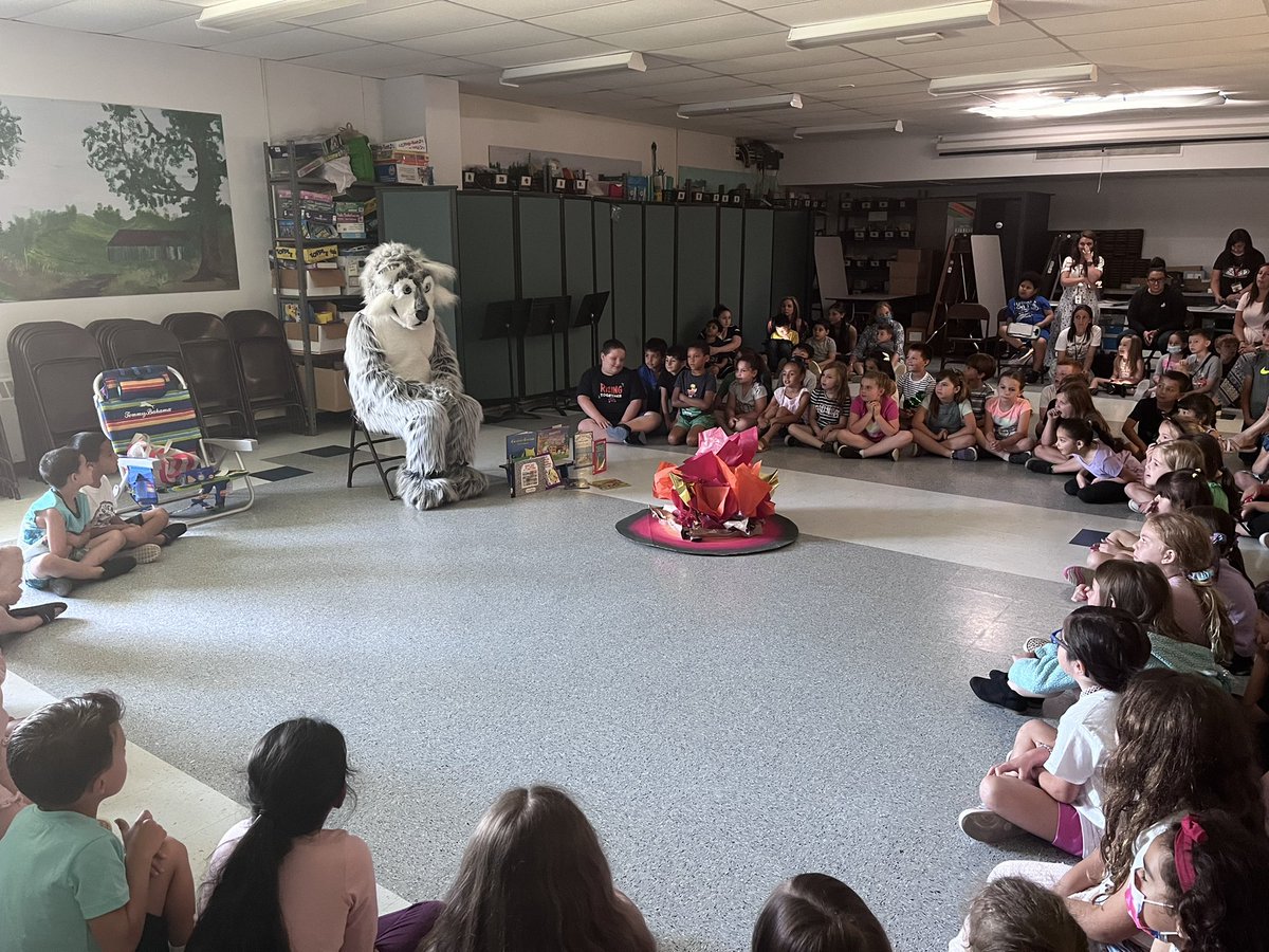 PARP in action! Our first graders listening to a story by the Waverly Wolf while sitting around a camp fire! 🏕 🔥 <a href="/SachemWaverly/">Waverly Ave Elementary</a> @SkillmanChristi thank you PTA!