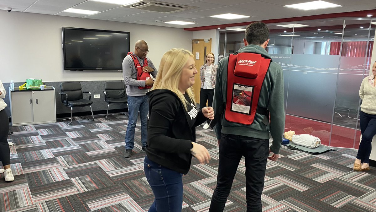 Steve_Collis60's tweet photo. 10 successful candidates from the  @StudyInnGroup were all successful on this FAAW course. For more info call 01454 351153 or email info@upperlimits.co.uk - professional courses for all. #business #FirstAid #Firstaidtraining @covcampus @live_coventry @coventrycc https://t.co/8HxBcxp25u