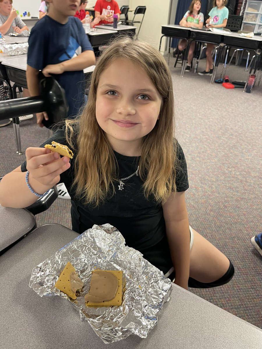 mrshoehing3's tweet photo. When you are at Camp Hoehing you add a little science with our pop tarts, toss in the sun’s heat and we have warm S’mores! @VioletAllStars @myLSPS #itshottoday #camping #smores https://t.co/EBlIFuPddJ