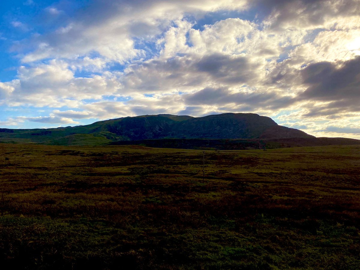 fedwarian's tweet photo. The favourite #mountain of Augustus John and J D Innes looking mighty fine. ⛰
#Arenig https://t.co/5RfbHllSXU