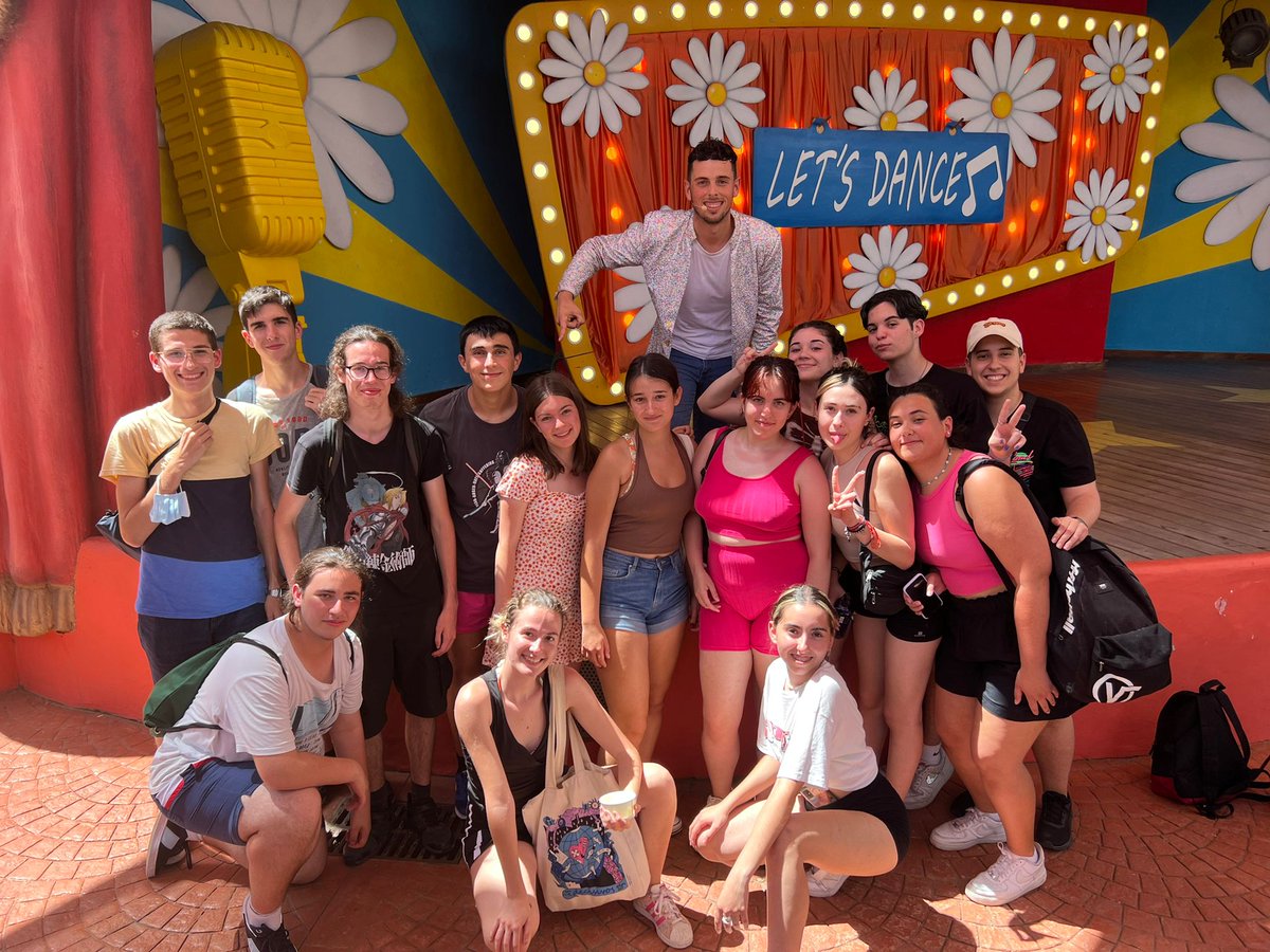 margaritatm's tweet image. #BarcelonaMola @Portaventura_ES @iesjoseplanes ❤🧡💛💚💙💜