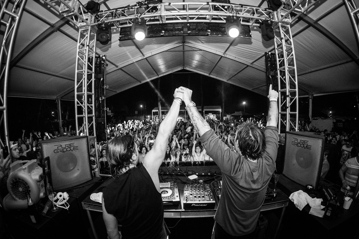 Axtone's tweet photo. The #Axtone Family are a crowd like no other! Who else can't wait to get back to this?! 🔥 https://t.co/wBg2gns4LI