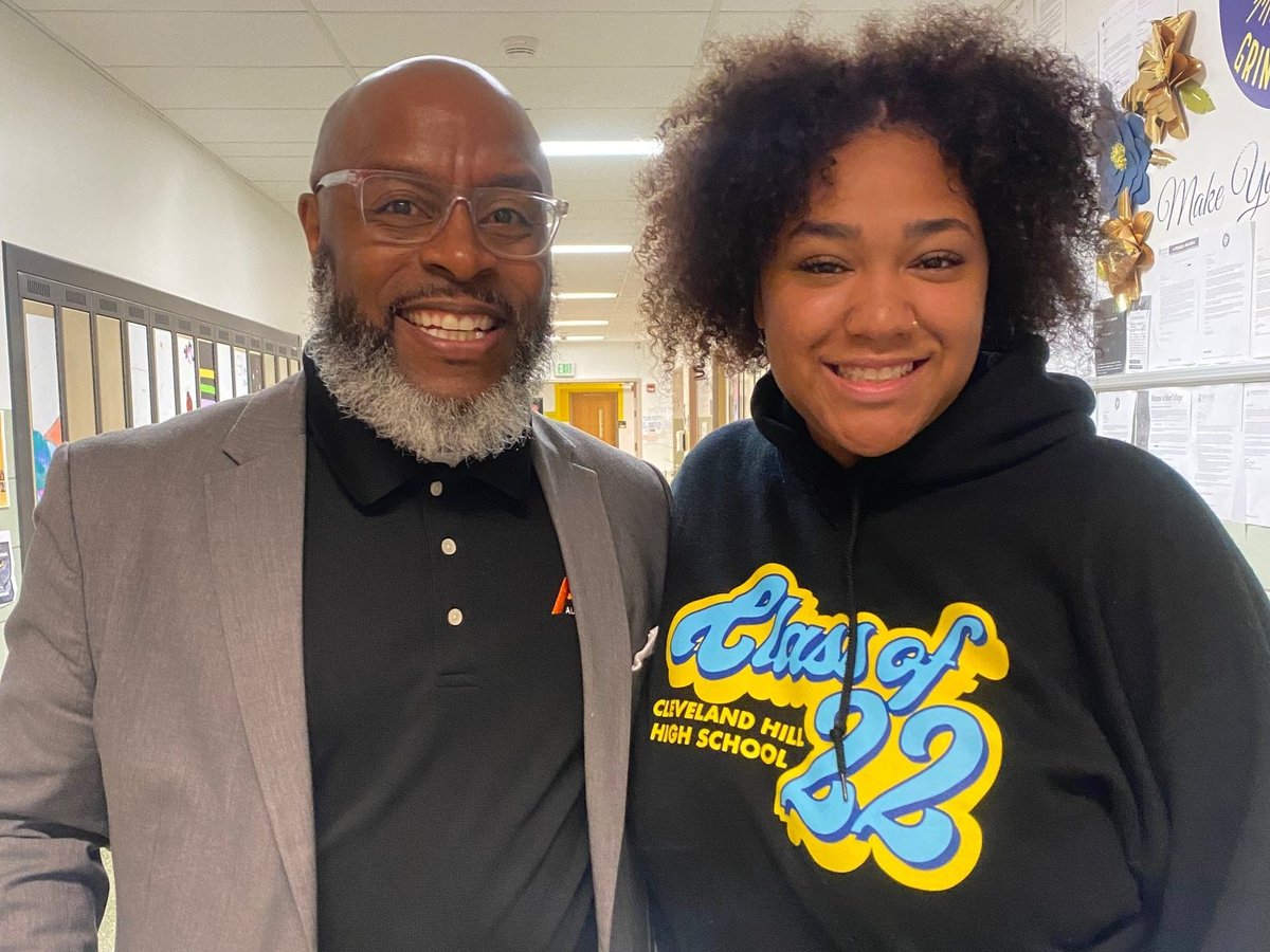 ACVAuctions's tweet photo. We're excited to congratulate Adrianna Brooks of Cleveland Hill High School in Cheektowaga, NY for awarded the ACV Program Experience Scholarship. It's been rewarding to watch all six students open up about how these fields may fit into their goals after graduation. #ACVAuctions https://t.co/BBootuYajR
