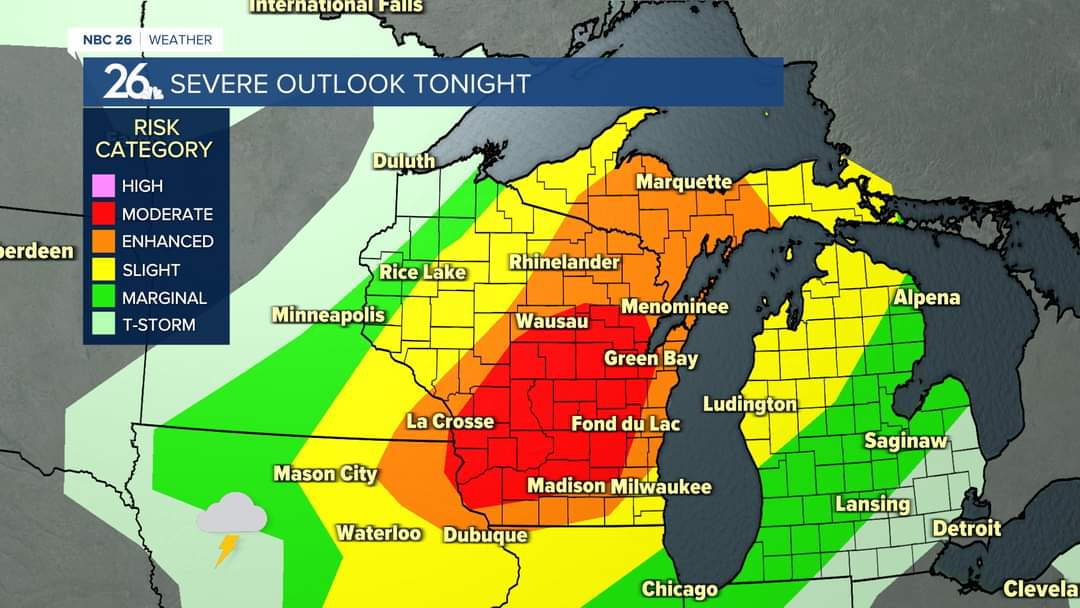 MerlotsWeather's tweet photo. ⛈ 4-9pm on this wild weather Wednesday, stay weather savvy. 📺 Widespread damage from severe storms is likely. 🌪 We've been upgraded to a #MODERATERISK in the #FoxValley. 
#SevereWeather #Wisconsin #Tornadoes #HurricaneForceWinds #DamagingHail #WI #Weather #Threat https://t.co/eCNUXVgAVs