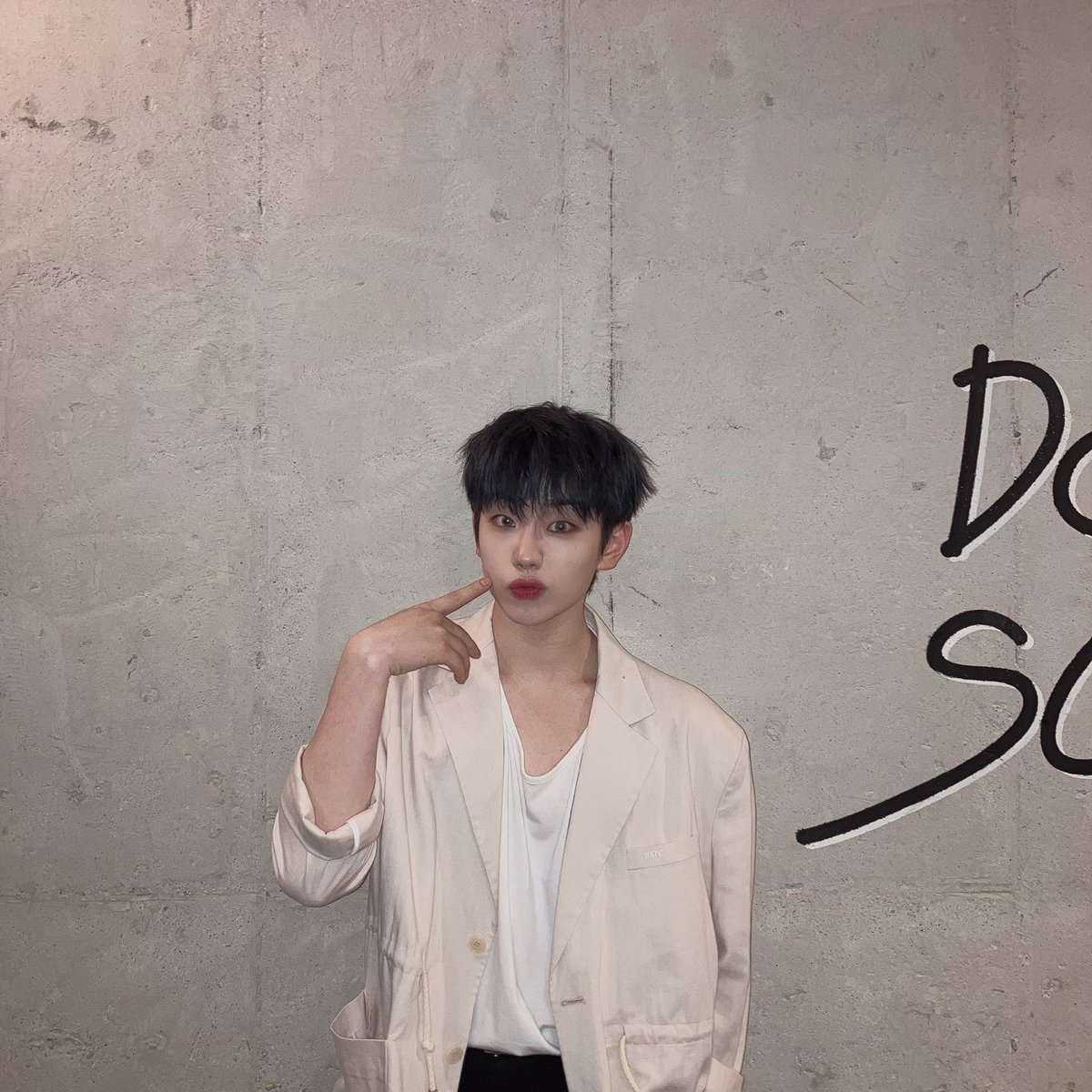 wonjun_france's tweet photo. [SNS | 15.06.2022] 

"Mode Sérieux 😳 &amp; Mode Cutie*🐹" 

*Mignon 

#ELAST #엘라스트 #WONJUN #원준 

🇫🇷 Lee Wonjun FRANCE https://t.co/NSkrdChGWh