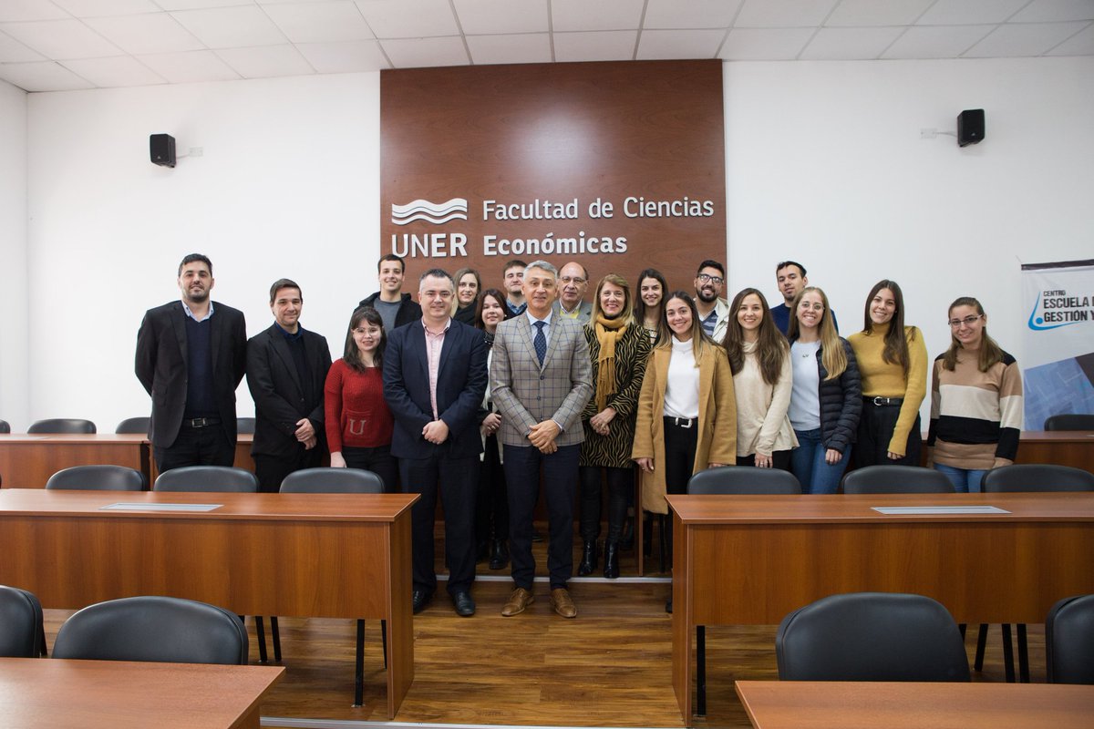 tcentrerios's tweet photo. Renovamos el convenio de pasantías con @FcecoUNER. Una experiencia muy enriquecedora para nuestra institución que a su vez introduce a los estudiantes en el mundo laboral, con la posibilidad de incorporarse como agentes una vez concluido el período que dure la pasantía.⁣ https://t.co/xp8Ei9nLkN