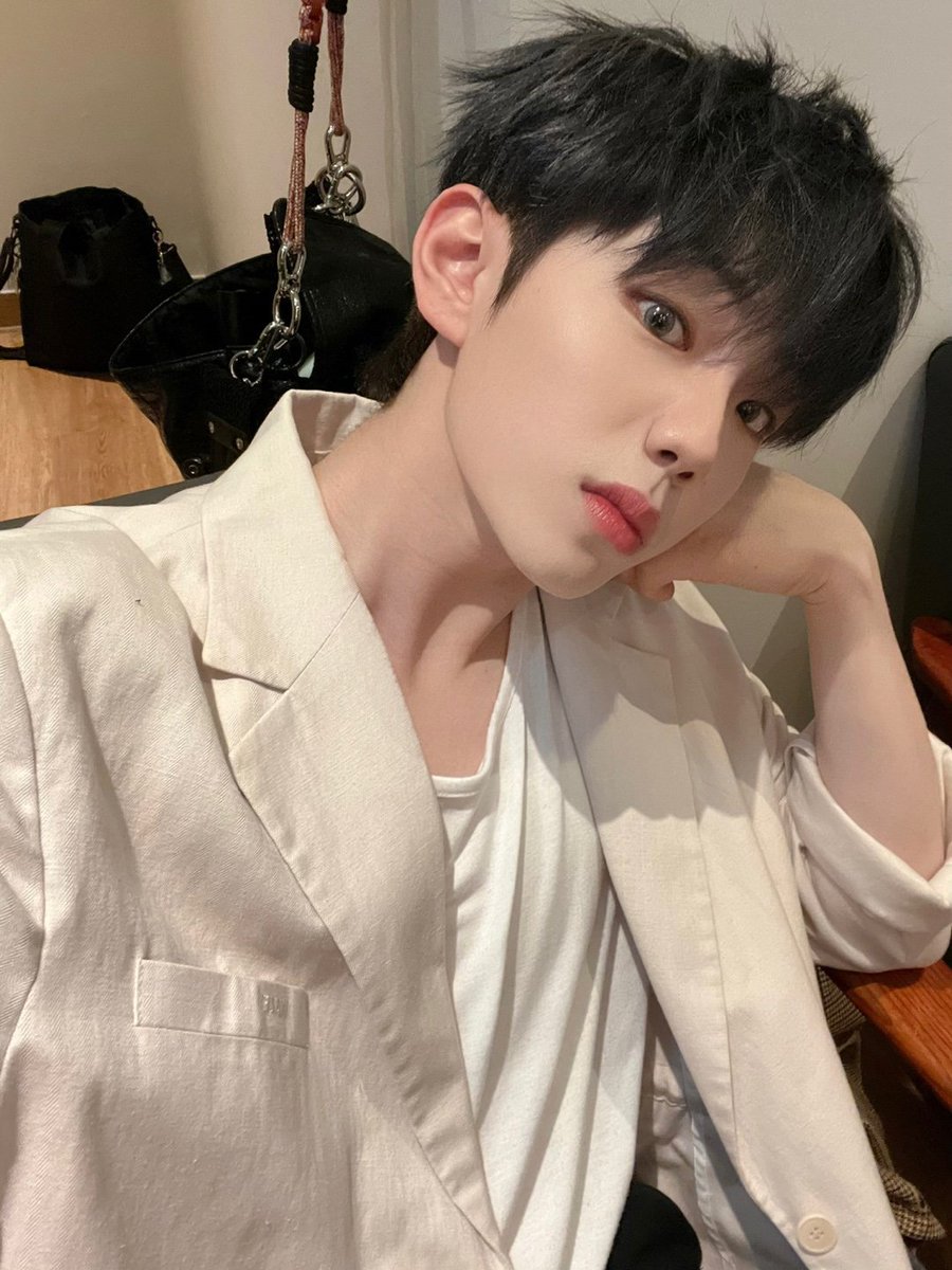 wonjun_france's tweet photo. [SNS | 14.06.2022] 

"Je veux tout le temps voir les EL'RING 🥺" 

#ELAST #엘라스트 #WONJUN #원준 

🇫🇷 Lee Wonjun FRANCE https://t.co/7XAkA0lfBu