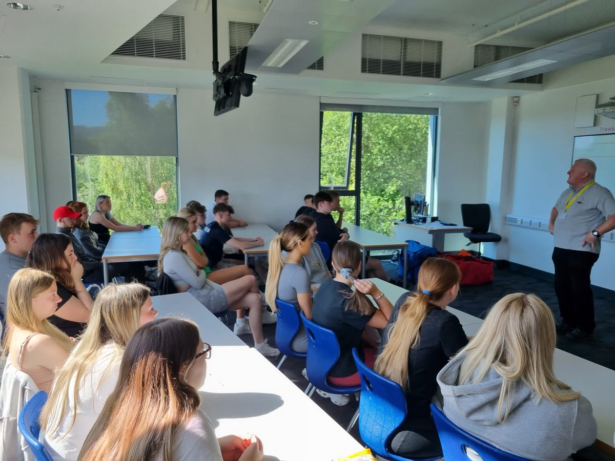 Thank you to <a href="/Carl_Mahoney/">Carl Mahoney</a> for putting learners through their #emergencyfirstaid qualification today! Fantastic opportunity that could save someone’s life!

Diolch i #firstaidtrainingwales am roi dysgwyr drwy eu cymhwyster #firstaid heddiw! Cyfle gwych a allai achub bywyd rhywun!