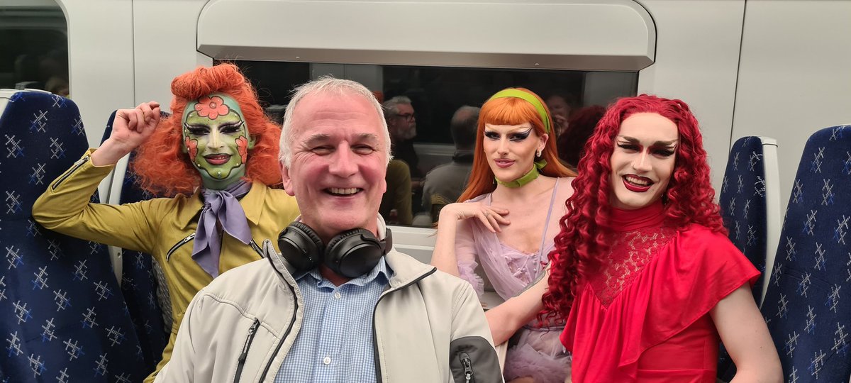 unknownscot1968's tweet photo. Met the nicest ladies going to #thirteenthnote tonight. Great night incoming.. #dragglasgow @ThirteenthNote https://t.co/2XdAK0AoRN
