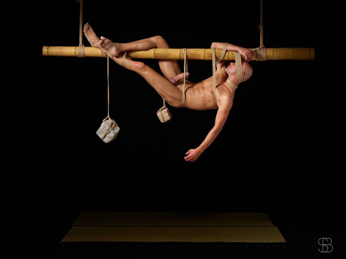 Photographer: https://t.co/L73bn7US8w   #shibari #shibaribondage #shibariart #bondage #bondageart #rope<a href="/tag/shibari"class="tags">#shibari</a><a href="/tag/bondage"class="tags"><span>#bondage</span></a><a href="/tag/malemodel"class="tags"><span>#malemodel</span></a><a href="/tag/rope"class="tags"><span>#rope</span></a><a href="/tag/fotoshooting"class="tags"><span>#fotoshooting</span></a><a href="/tag/tieup"class="tags"><span>#tieup</span></a>
