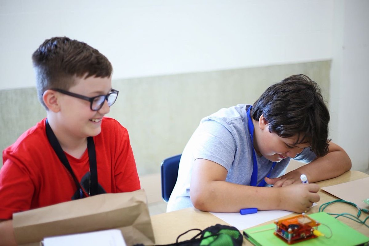 Today Dr. Robin Cooper taught our campers about the brain. The campers also got to monitor their own muscle activity…and the muscle activity of crickets! 🦗 #seebluestemcamp #seeblue #seeblueseestem