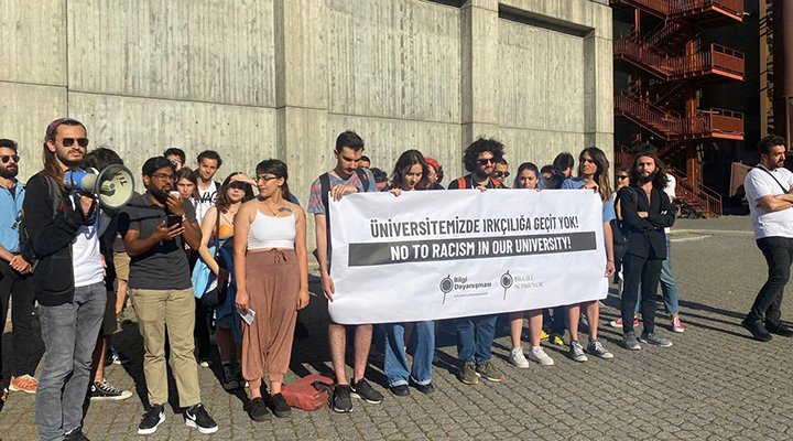 BirGun_Gazetesi's tweet photo. Bilgi Üniversitesi'nde 'Ümit Özdağ' protestosu
https://t.co/Jrcm7AnfM3 https://t.co/cw0scXQtVI