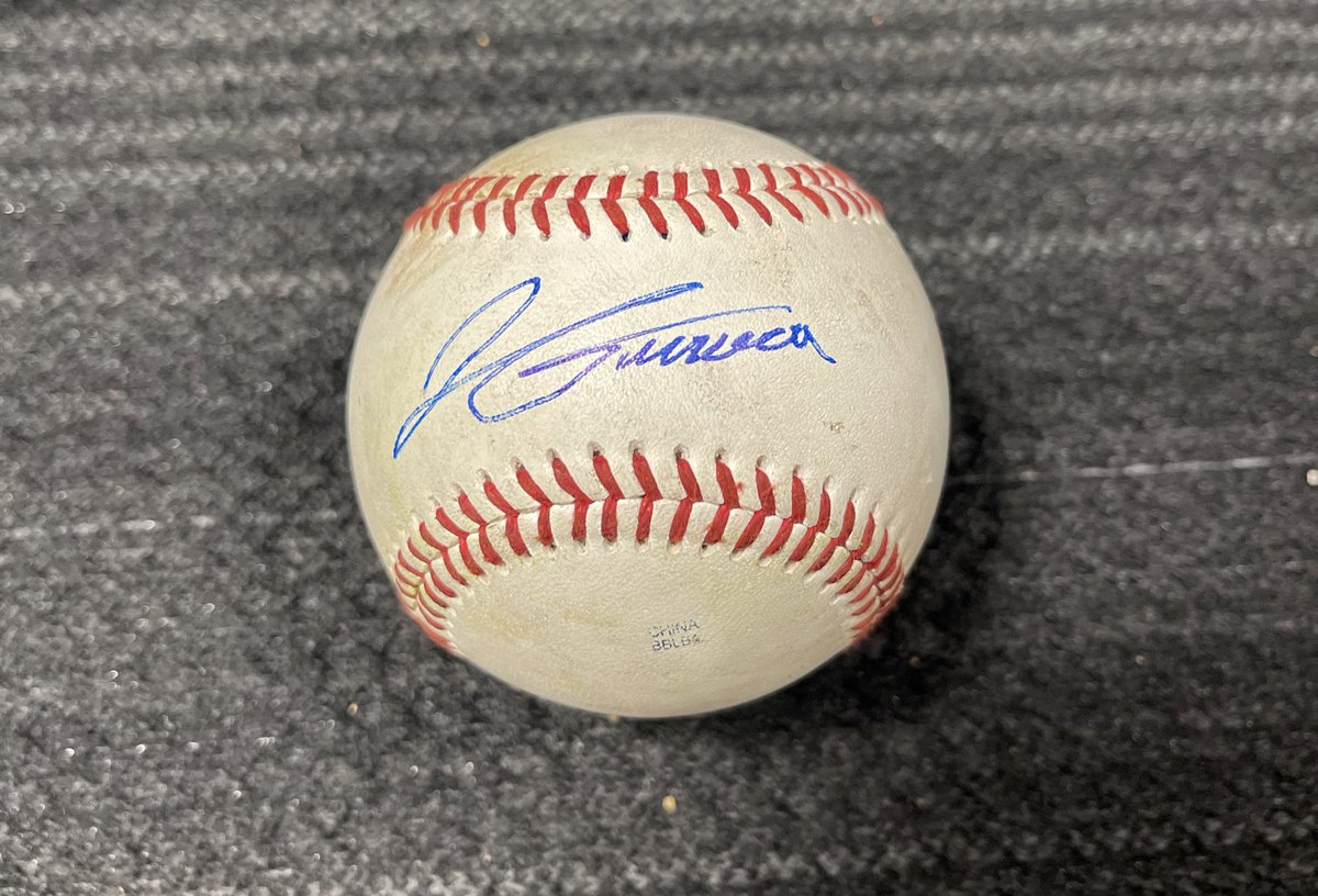 🚨🚨🚨 GIVEAWAY 🚨🚨🚨 

RETWEET to WIN an AUTOGRAPHED BASEBALL by #Mets prospect Justin Guerrera! #LGM 

To be eligible to WIN: 

• Must RT &amp; FOLLOW both <a href="/justin_guerrera/">Justin Guerrera</a> &amp; @genymets! Good luck!