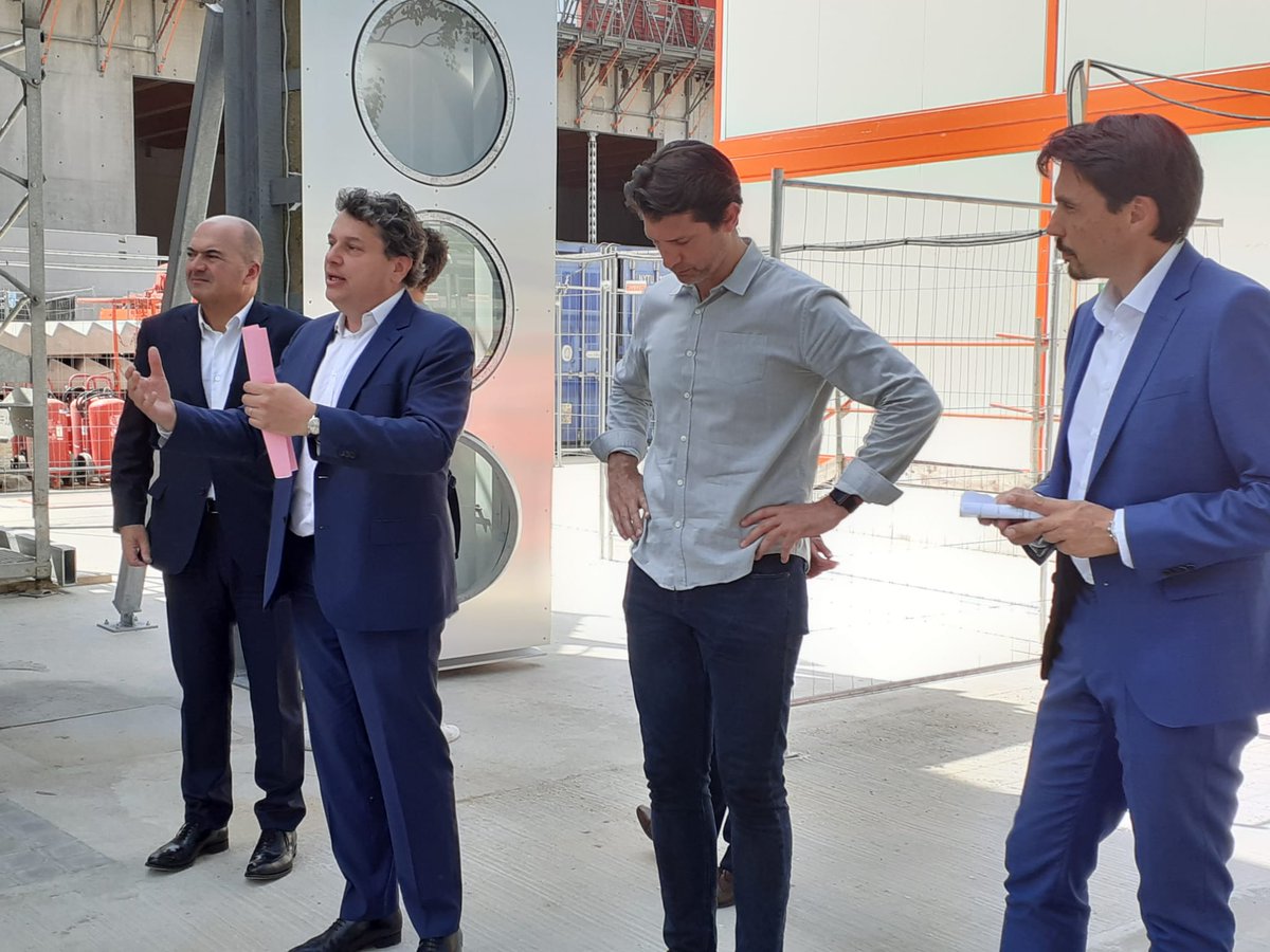 Aujourd'hui au cœur de la futur Arena qui sera un des lieux phares des #JOP2024 ! Bâtiment éco-construit, cet équipement olympique sera aussi un équipement de proximité pour les habitant.e.s de la #PortedelaChapelle.  #OnAvance