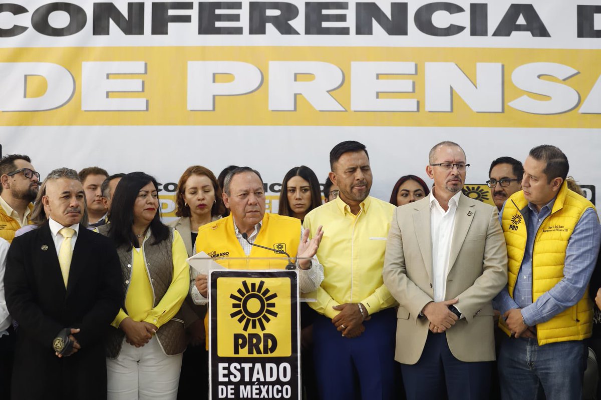 Jesus_ZambranoG's tweet photo. La Dirección Nacional del @PRDMexico acompañará a la Estatal para tomar las mejores decisiones en el #Edomex, en unidad y cerrando filas. Manifestamos convicción plena de que la unidad en nuestro partido nos hace más fuerte y estamos en la mejor disposición de construir alianzas. https://t.co/a7wuxZn0SZ