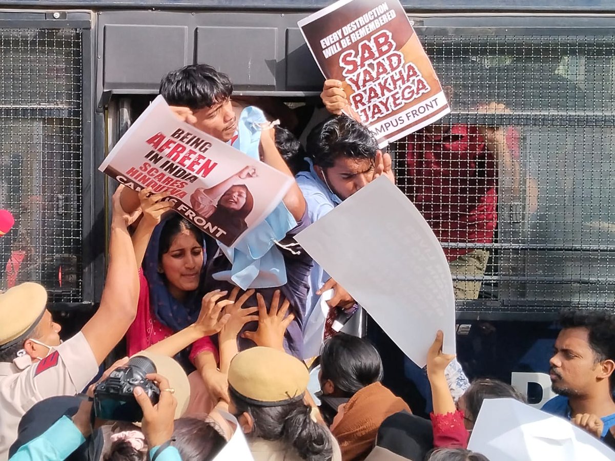 AbdulMajidRahi's tweet photo. जिस दौर में ज���ना मुश्किल हो 
उस दौर में जीना लाज़िम है ✊
#StandWithAfreenFatima
@abdulmajidrahi https://t.co/rLvNVMCs94
