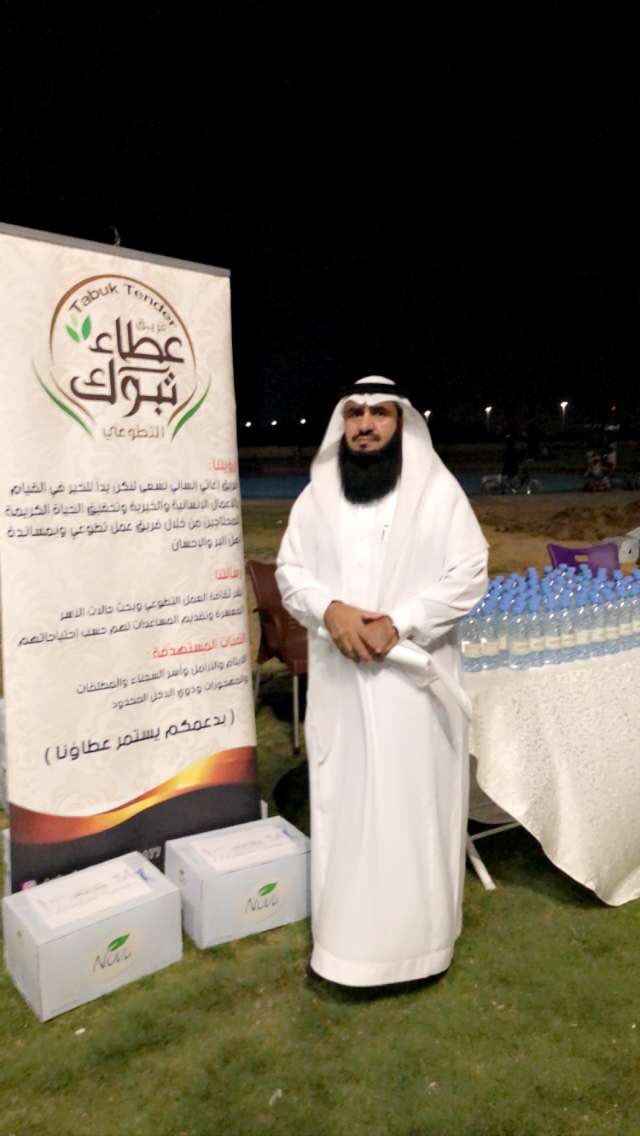 tabuk_alyzn's tweet photo. مبادرة سقيا فريق عطاء تبوك التطوعي بقيادة مدير الفريق الاستاذ عبدالكريم الفاضلي وأعضاء الفريق مجتمعين على توزيع المياه على ممارسين رياضة المشي في الممشى بمنتزه الأمير فهد بن سلطان امير منطقة #تبوك .
@AtaaaTabok https://t.co/RqxEGRhnMx