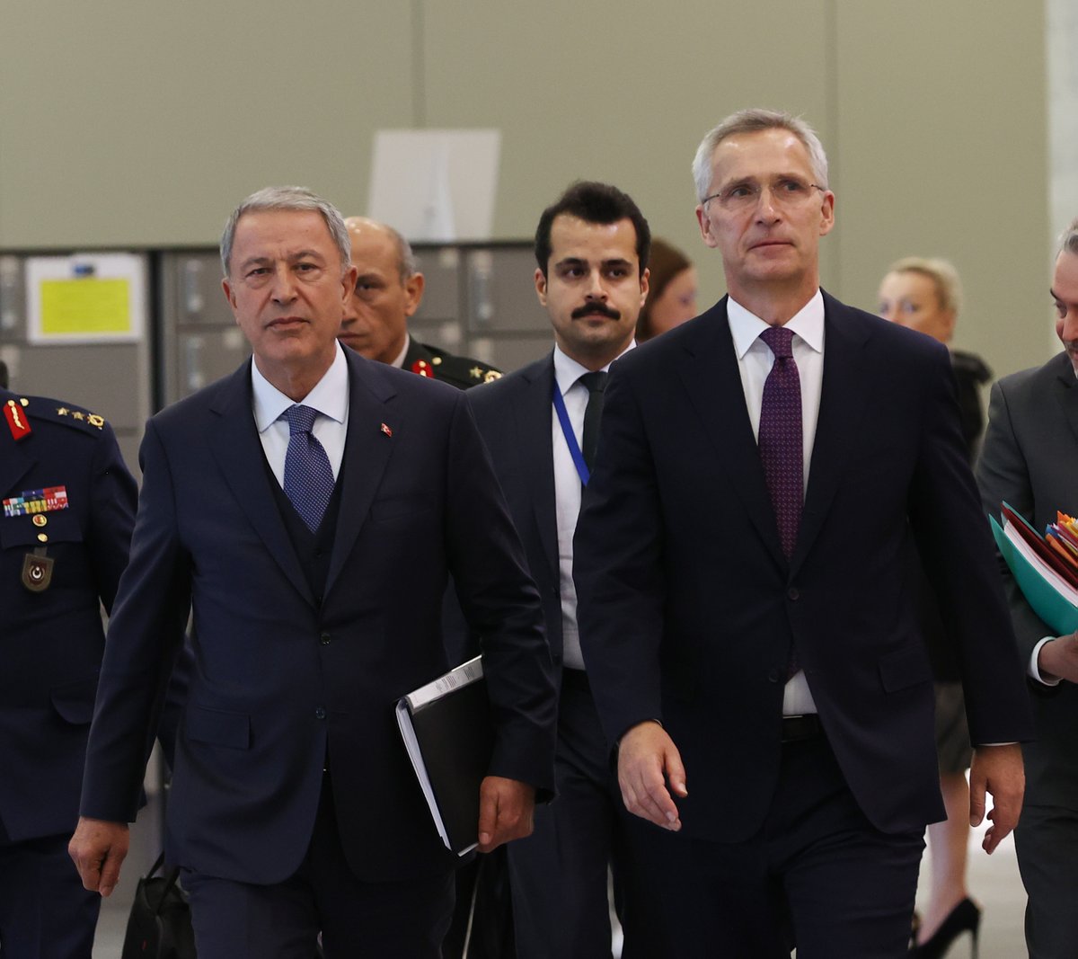 tcsavunma's tweet photo. Millî Savunma Bakanı Hulusi Akar, NATO Karargâhındaki temasları sırasında NATO Genel Sekreteri Jens Stoltenberg ile bir görüşme gerçekleştirdi.
https://t.co/4mbezPLzXb
#MSB #HulusiAkar https://t.co/0VEekAjby8