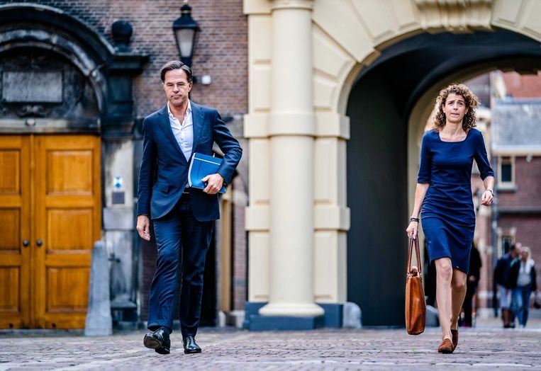 lewinskylou2's tweet image. Mister @geertwilderspvv called Miss @hermans_sophie today in Parliament the bag carrier of the Prime Minister. She denied, almost in tears. But Mr. Wilders seemed to be right I'm afraid.