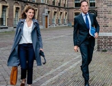 lewinskylou2's tweet image. Mister @geertwilderspvv called Miss @hermans_sophie today in Parliament the bag carrier of the Prime Minister. She denied, almost in tears. But Mr. Wilders seemed to be right I'm afraid.
