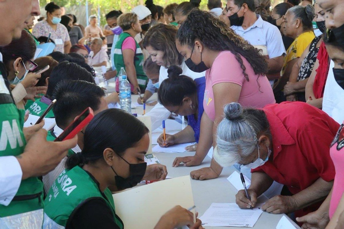 charro_rl's tweet photo. posterior mente en el sur y en los ejidos del centro, para llegar a un total de 800 tarjetas a principios del me de julio. Esto lo llevamos a cabo con la finalidad de ayudar a mejorar la calidad de vida de las familias matamorenses
@mrikelme @manolojim @RONOFRE58 @JCAyup
#JLHM https://t.co/L8dqflsOF2