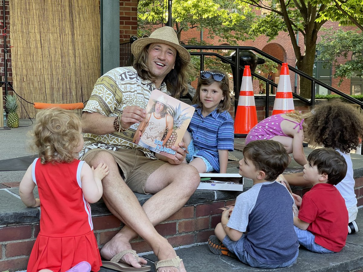 RonAlbanese's tweet photo. HOBOKEN, you’re in my heart - THANK YOU for a wonderful night! #hoboken #hobokennj #milesquare #children #family #Entertainment #kids @CityofHoboken @thehobokengirl https://t.co/fLwuJ6y4Zu