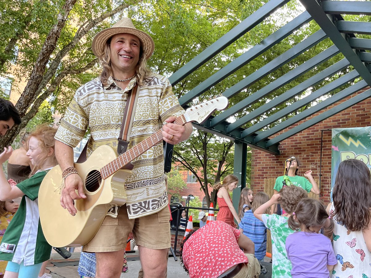 RonAlbanese's tweet photo. HOBOKEN, you’re in my heart - THANK YOU for a wonderful night! #hoboken #hobokennj #milesquare #children #family #Entertainment #kids @CityofHoboken @thehobokengirl https://t.co/fLwuJ6y4Zu