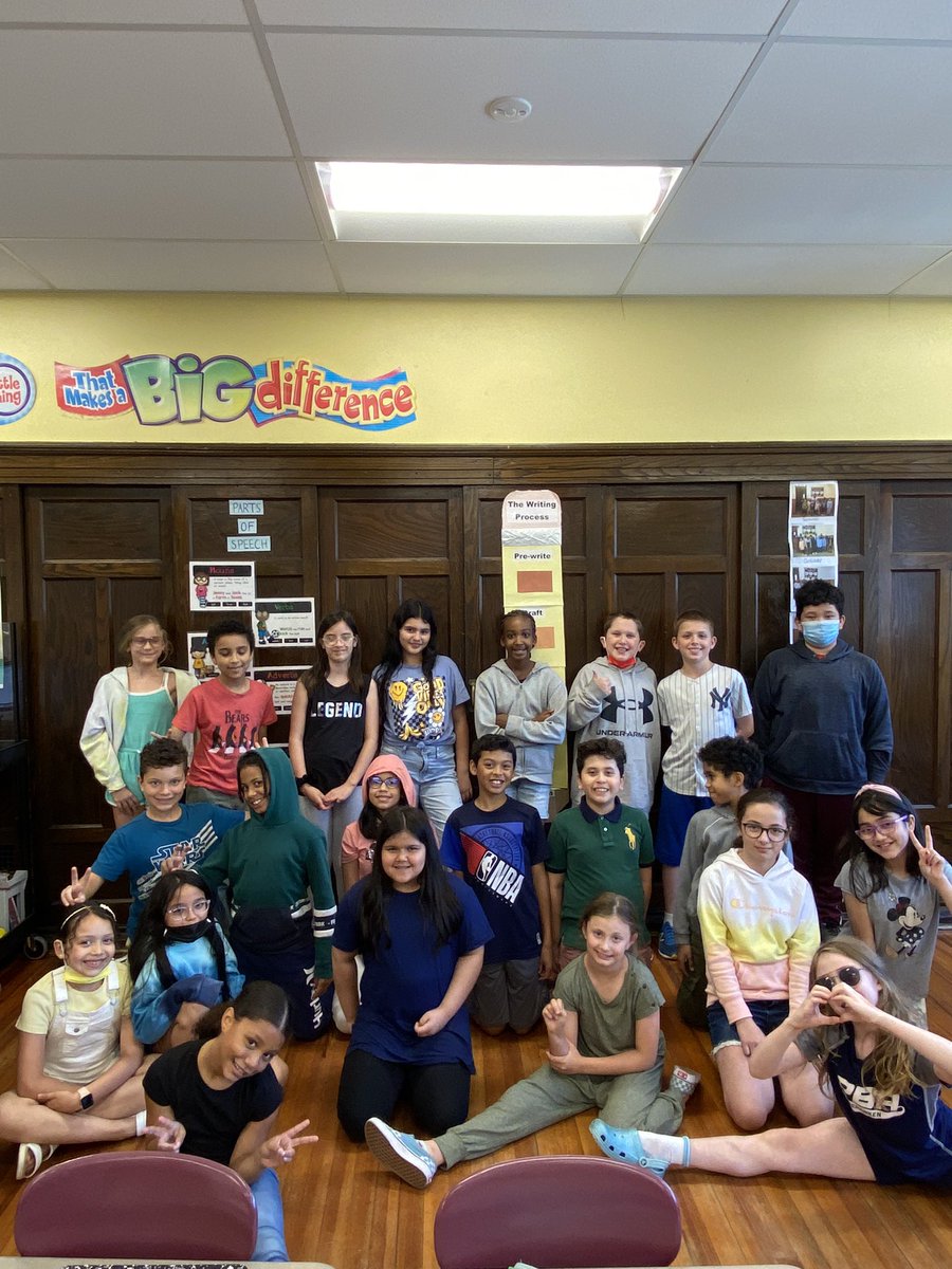 Mrs__Gallo's tweet photo. We have some photogenic bloggers! 😄📸 HR @niccinelli posing for a pic after reading each other’s blogs #WeeBlog @WeehawkenTSD https://t.co/i3zhiEHZYP