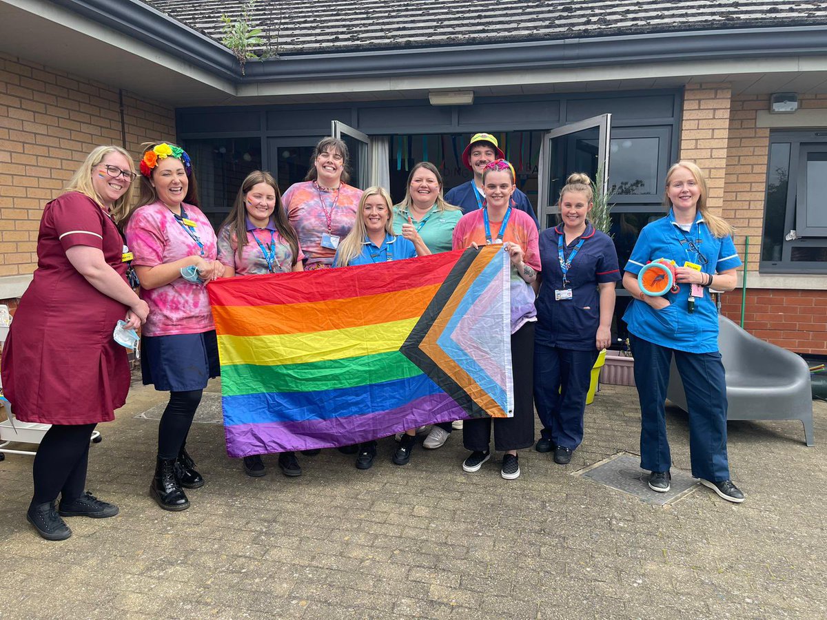 LoloLizzyLoo's tweet photo. Today we celebrated PRIDE🌈 #AllAboutAndersen @sarahjo43754292 @Andersen_AdeleB @VickiFP7 @GMMH_NHS @s4mb @JordanOrmshaw @AdamMorrisRMN @JakeRFrance https://t.co/saZ2jWLQlg