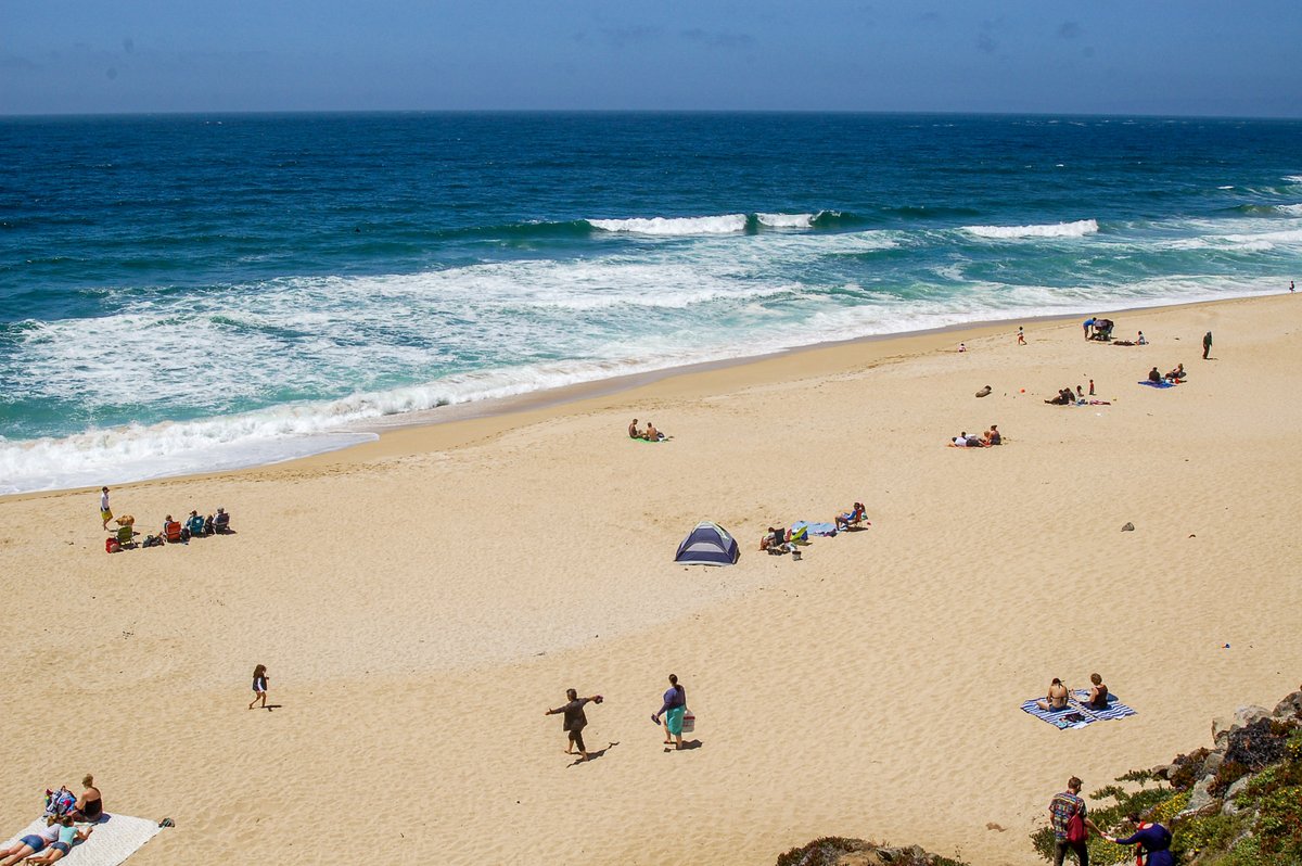 ThatsMyPark's tweet photo. Montara State Beach is a popular spot for sunbathing and picnickingβavoid the weekend crowds and visit the beach during the week. #FindNewAdventure β±οΈ
@CAStateParksSC @CAStateParks @calparks https://t.co/EFn5advM0S