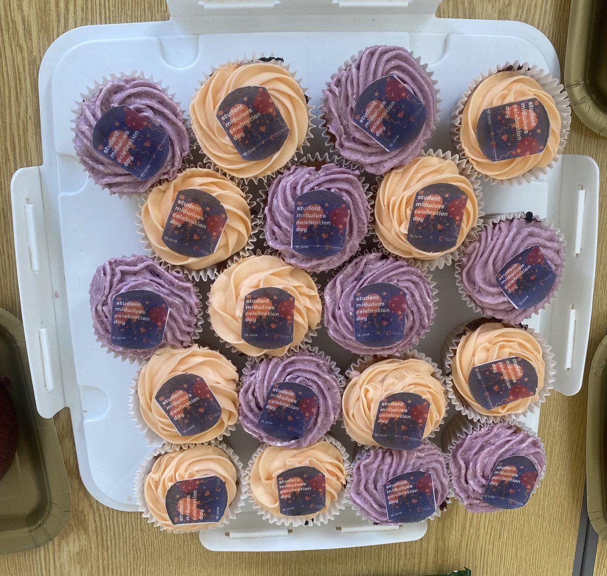 Great celebration with our student midwives @NwangliaftMat sharing event with academics @beccy1percival and Maternity staff @raulbenlloch with llovely cakes baked by @gcq22 @Gillharris1Gill #futuregenerationofmidwives ♥️ #studentmidwiferecognitionday