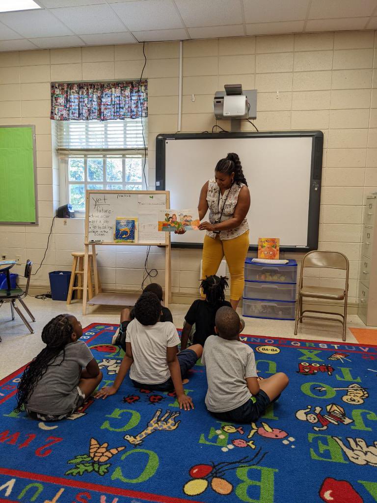 Ms. Warren tweet media