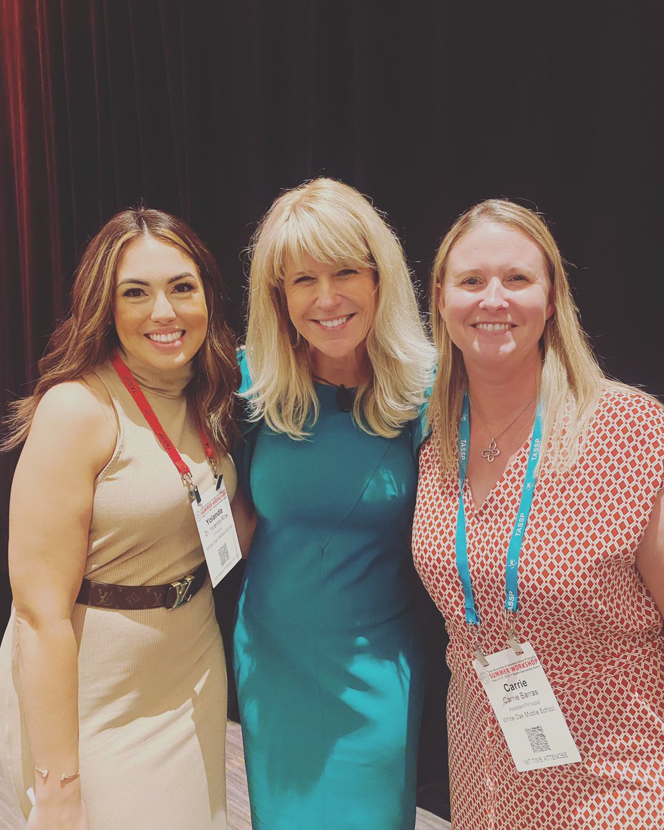 🙌🏼🙌🏼🙌🏼 Lots of Fabulosity in this picture 🙌🏼🙌🏼🙌🏼 We enjoyed learning during the Women’s Luncheon ❤️@kimbearden @cbarras11