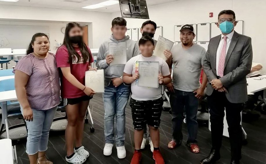 ConsulMexRlm's tweet photo. Hoy @consulmexrlm llevó a cabo Actividades de Documentación en #Alamance, Carolina del Norte, enfocadas en #RegistroCivil #doblenacionalidad, con el apoyo de la organización Valores ValorX y @elonuniversity @SRE_mx @EmbamexEUA @jaime_vbt https://t.co/3zvfi5piXh